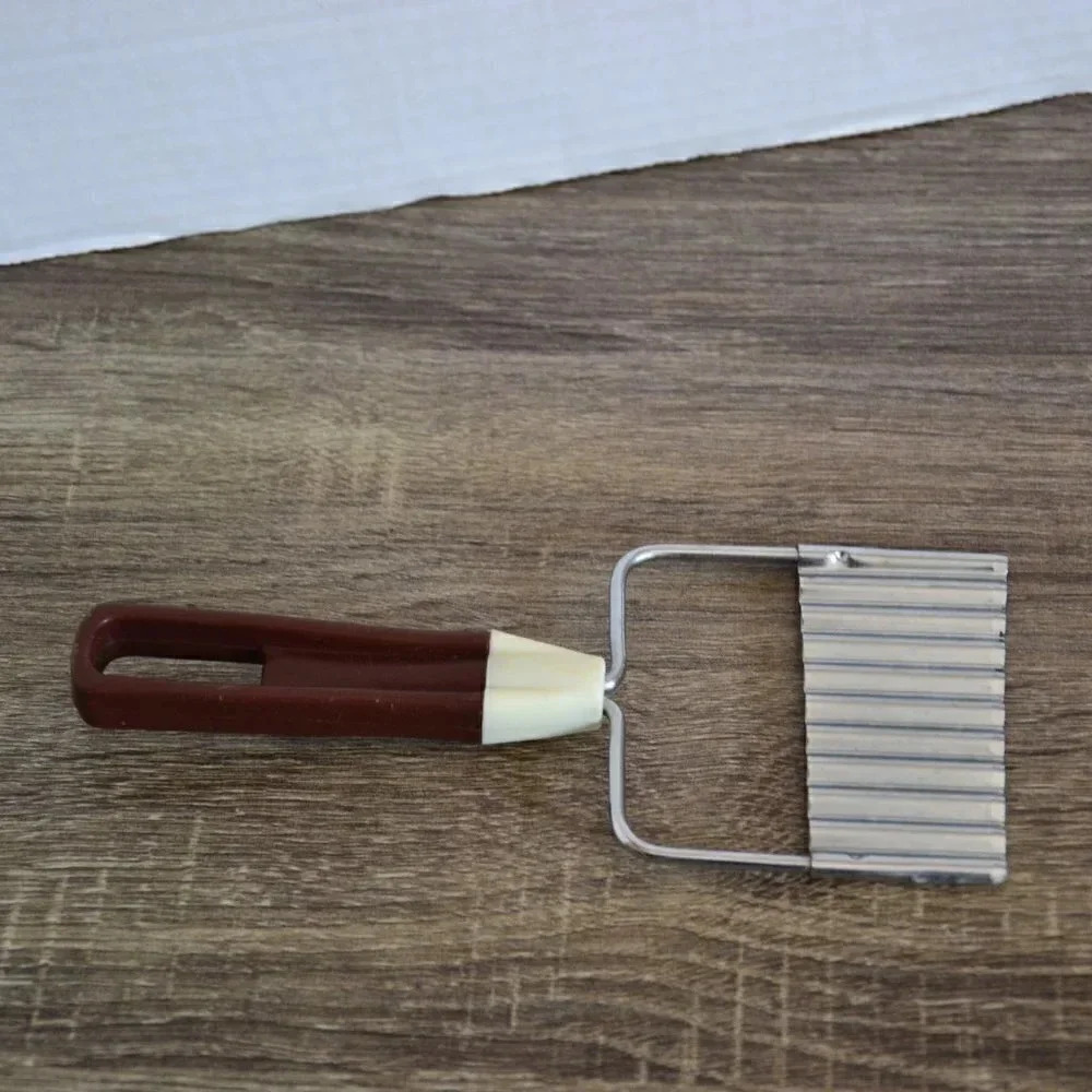 Vtg Handheld Crinkle Cutter - Picture 4 of 7